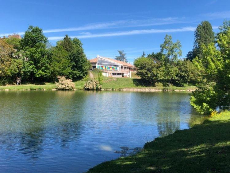 Hotel Restaurant La Dame Du Lac Monflanquin Esterno foto