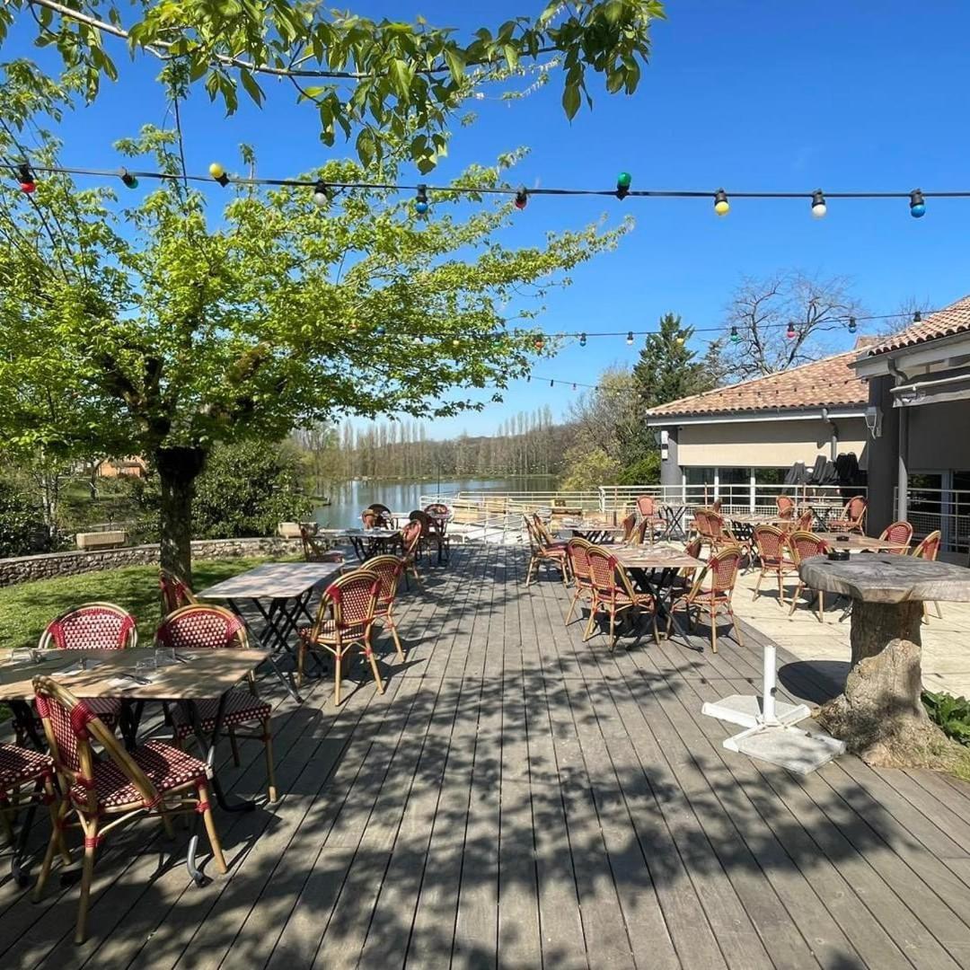 Hotel Restaurant La Dame Du Lac Monflanquin Esterno foto